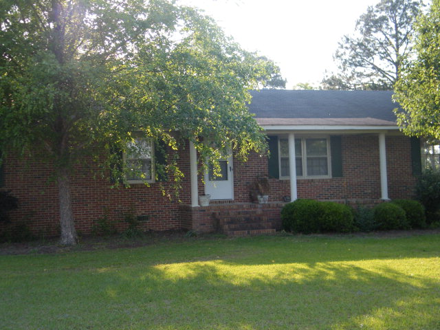 721 N Broad Street, Doerun, GA 31744